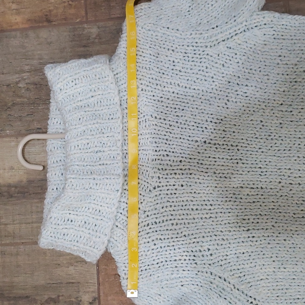 Express Handnit Sweater - Picture 9 of 10